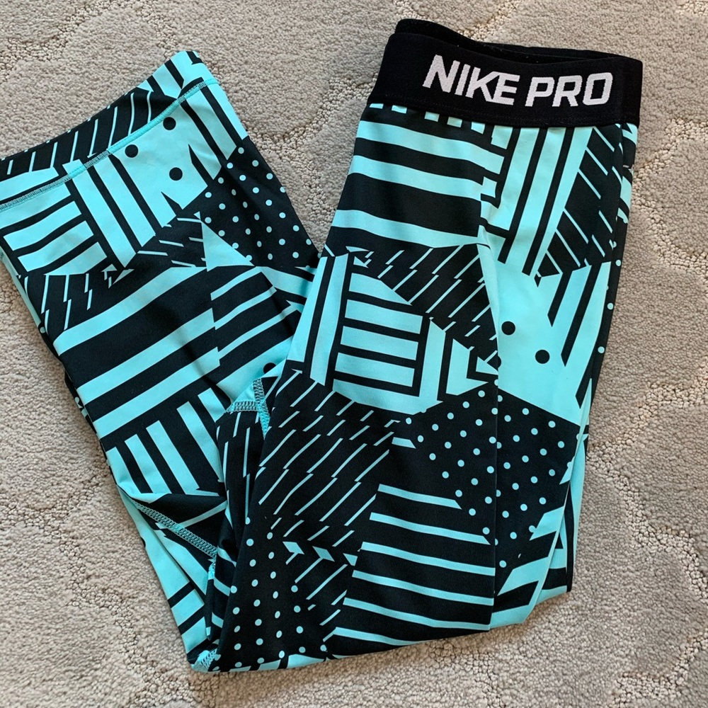 Nike Cropped Leggings Size M